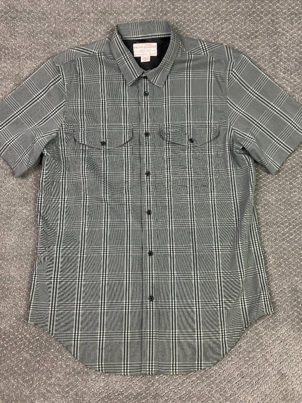Filson Twin Lakes Short Sleeve Sport Shirt Men's Medium Gravel Gray Plaid Vented